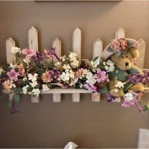 Boyd’s Bear & Antique Picket Fence Arrangement